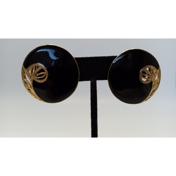 Vintage Berebi Black Enamel Goldtone Filagree Clip On Earrings 1.5 inch Retro - Picture 1 of 5